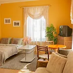 Center Of City Apartments, Bus Station 1Min, Airport 5 Min