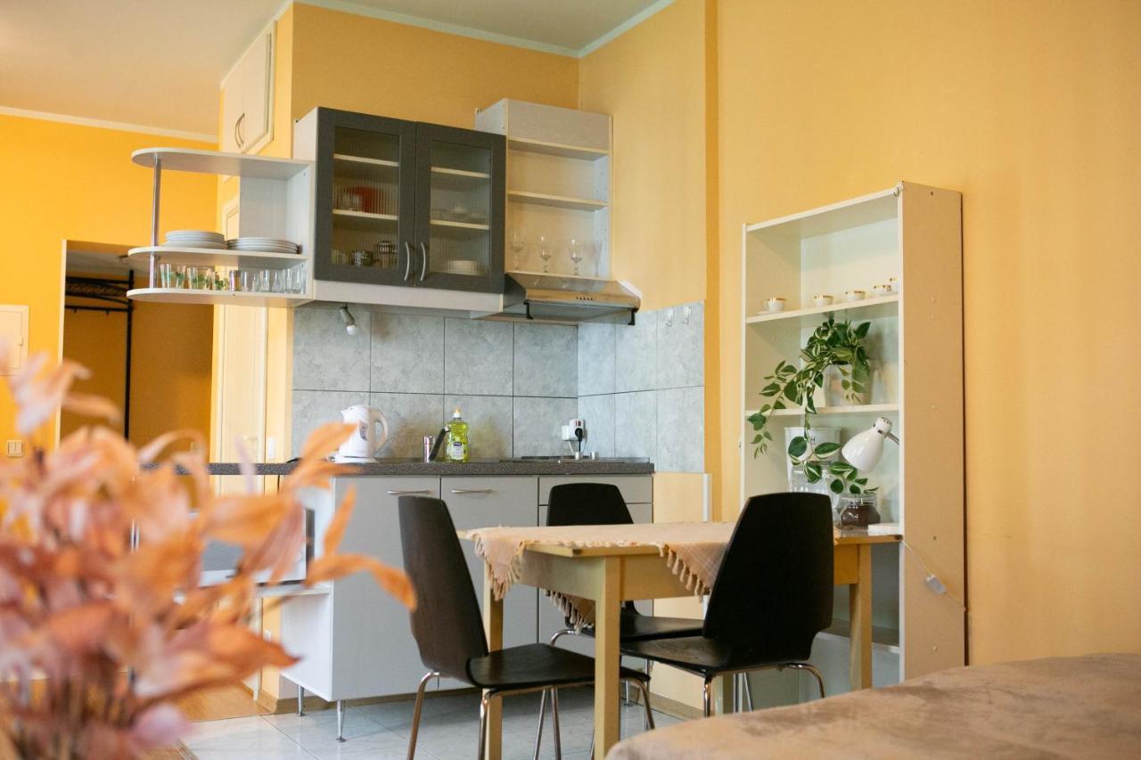 Center Of Apartments, Bus Station 1min, Airport 5 Min *